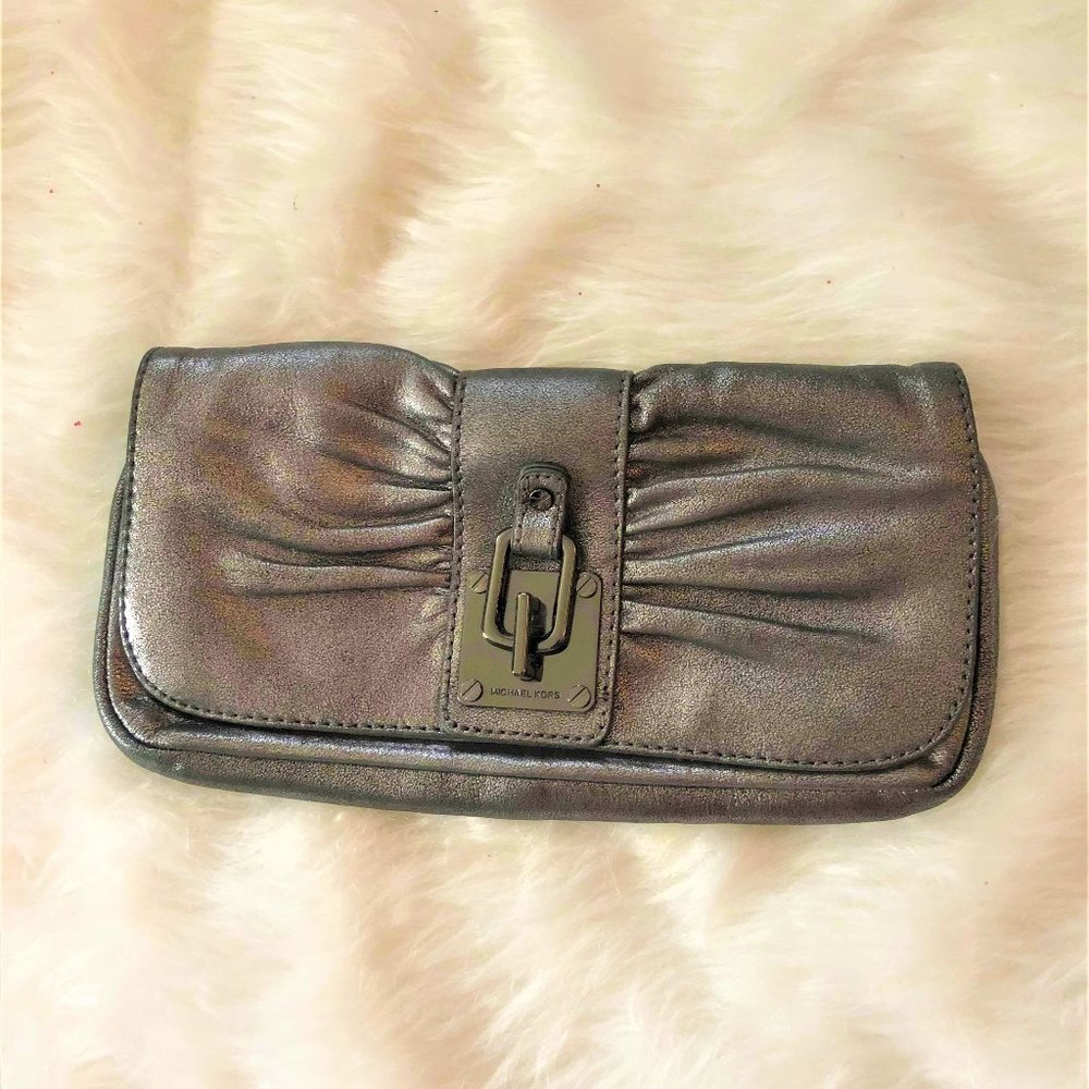 MK LEATHER‎ CLUTCH
